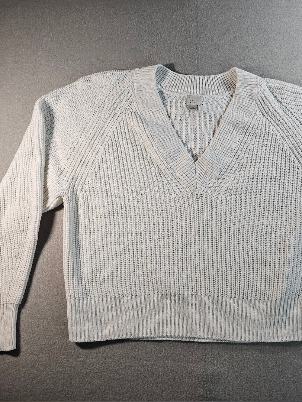 a new day White Ribbed Knit V Neck Sweater Size S